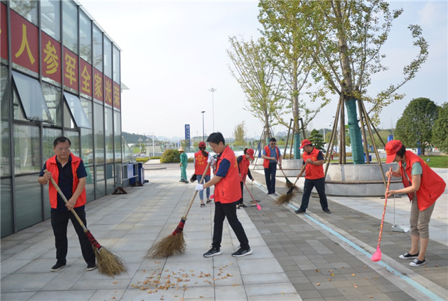 城投集團(tuán)開(kāi)展“創(chuàng)衛(wèi)迎暗訪、全城大掃除”主題志愿活動(dòng)