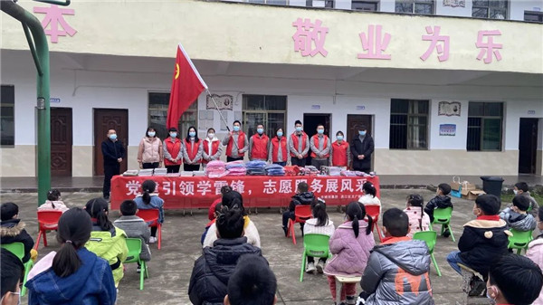 市城投集團開展“黨建引領學雷鋒,志愿服務展風采”送溫暖活動